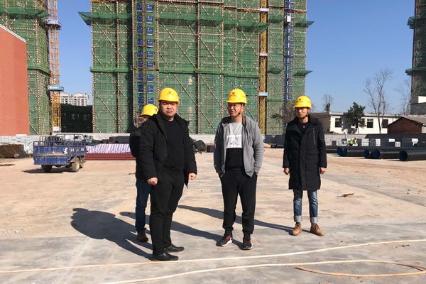 南昌市政建设党委副书记总经理王海龙到进贤县基础教育提升改造工程项目指导工作600400P1.jpg