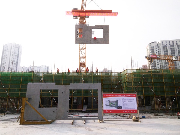 南昌市政建设集团桃花南路安置房项目装配式建筑构件首次吊装6003.jpg