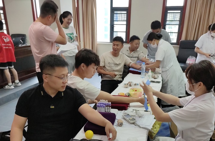 2021南昌市政建设集团组织无偿献血6915.jpg