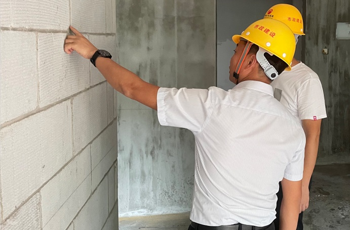 黎德义前往桃花南路安置房建设项目检查指导6911.jpg