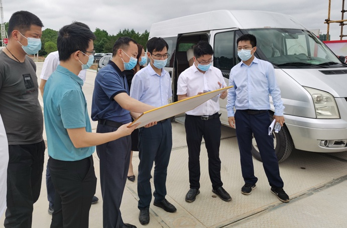 赖继红到绿色建材科技产业园项目视察
