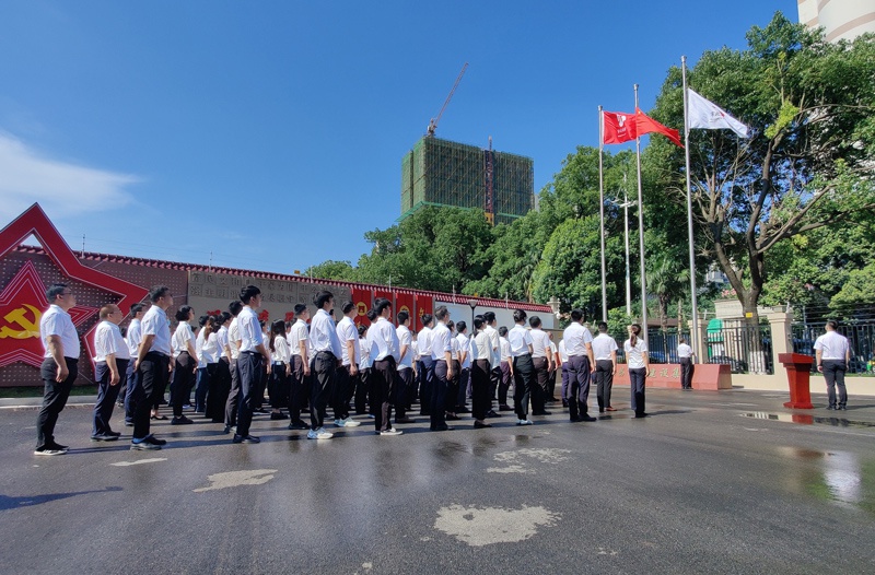 南昌市政建设集团开展“迎七一”系列活动暨不忘初心广场启用仪式