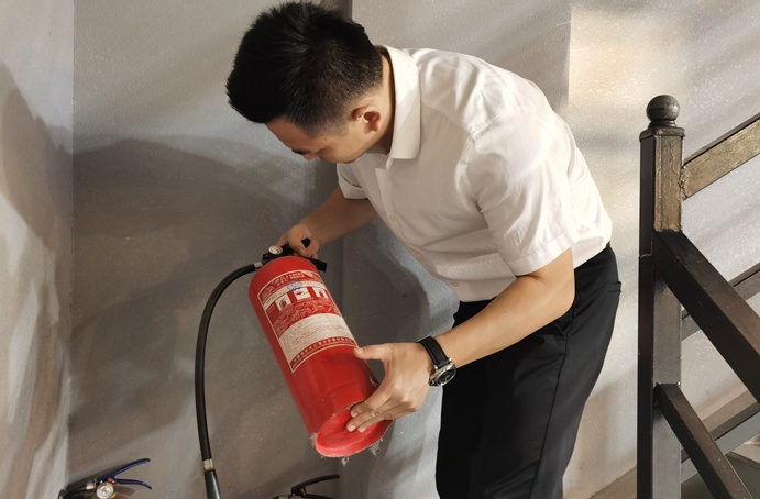 领导班子深入挂点项目督导项目建设和安全生产