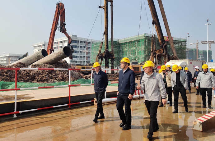 杨闲冬调研南昌市政建设集团赣州项目