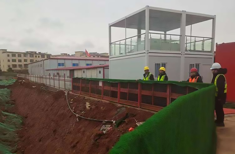 应对低温雨雪冰冻天气 市政建设人在行动