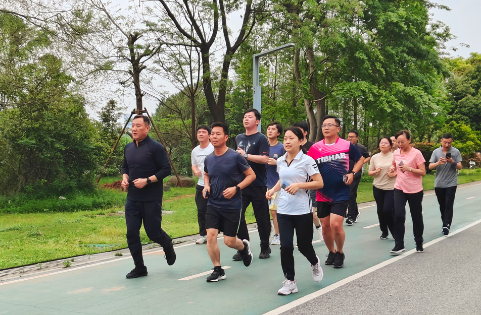 南昌市政建设集团有限公司跑步社团正式成立开跑