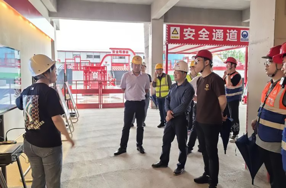 南昌市住建局曾伟到联发九龙和悦、新建区人民医院二部项目调研