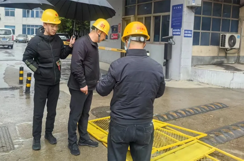 徐旭调研南昌县小蓝大道、青云谱污水接驳工程｜施工进度与安全文明管理