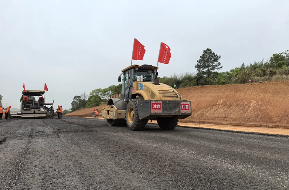 南昌云翔大道级配碎石施工启动 | 安全质量双控推进路面结构新阶段