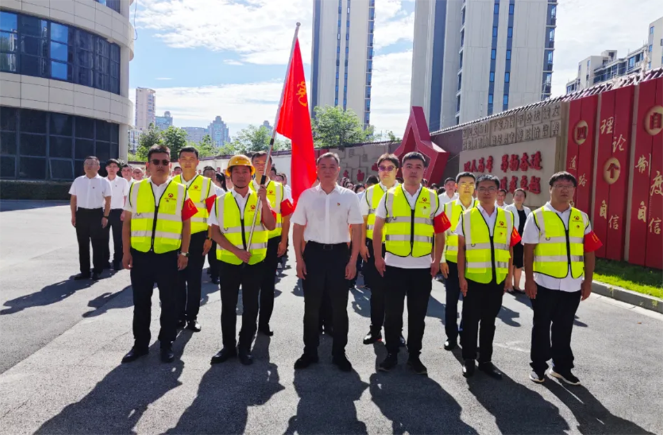 南昌市政建设集团党员突击队授旗仪式 推进老城区燃气设施更新改造