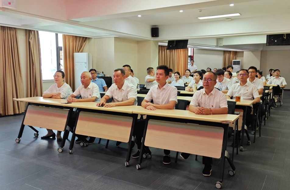 南昌市政建设集团组织观看抗战胜利80周年阅兵仪式 激发干部职工爱国热情
