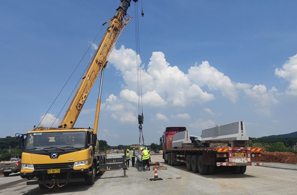 市政远大装配式防撞护栏首次应用于G320国道 开启绿色建造新征程 市政远大装配式防撞护栏首次应用于G320国道 开启绿色建造新征程