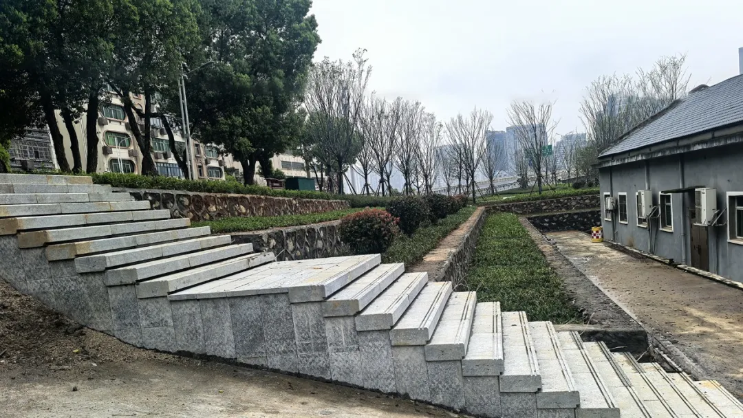 南昌新建区礼步湖广场改造完工焕新亮相,提升老城活力 南昌新建区礼步湖广场改造完工焕新亮相,提升老城活力